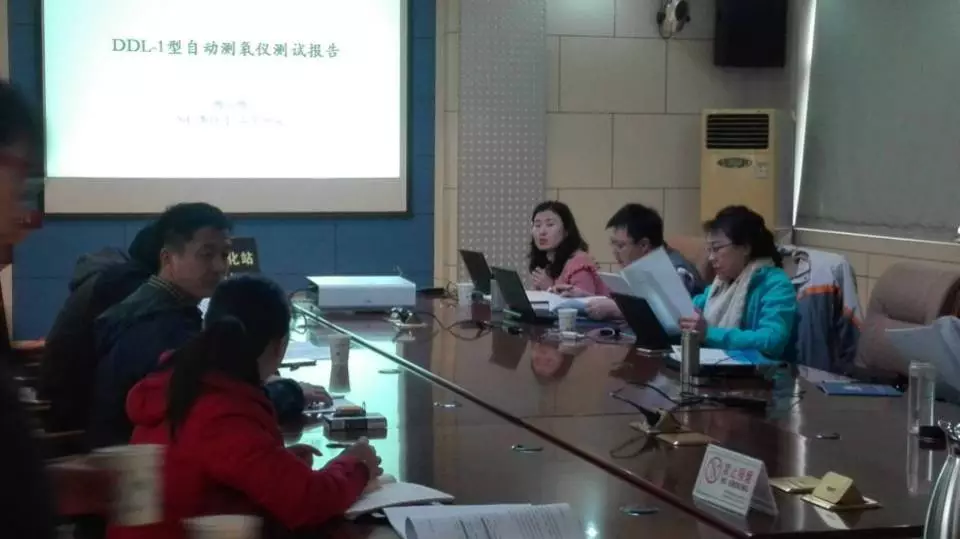 　　12月20日，由中國地震臺網(wǎng)中心負責牽頭完成的2017年地震前兆臺網(wǎng)儀器設備更新升級項目驗收會議在北京召開。其中，與會專家對河南鄭州晶微科技公司研制的DDL-1型測氡儀的性能、功能和臺站環(huán)境運行測試報告及試運行結果進行了討論，一致同意該儀器通過驗收，并入國家地震前兆臺網(wǎng)