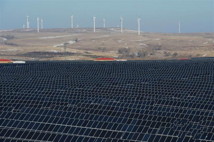 　　12月27日10時48分，隨著指揮員一聲令下，國家風光儲輸示范工程的虛擬同步機啟動。這標志著世界首個具備虛擬同步機功能的新能源電站正式投運