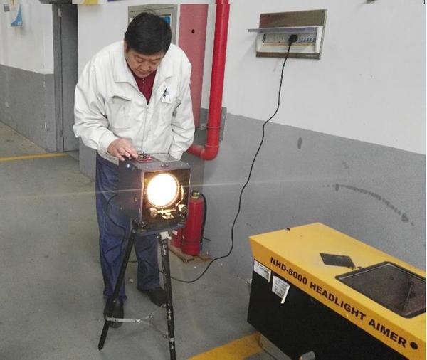 　　俗話說得好：“家有一老，如有一寶”。在數(shù)控中心檢測部就有一個老“寶貝”