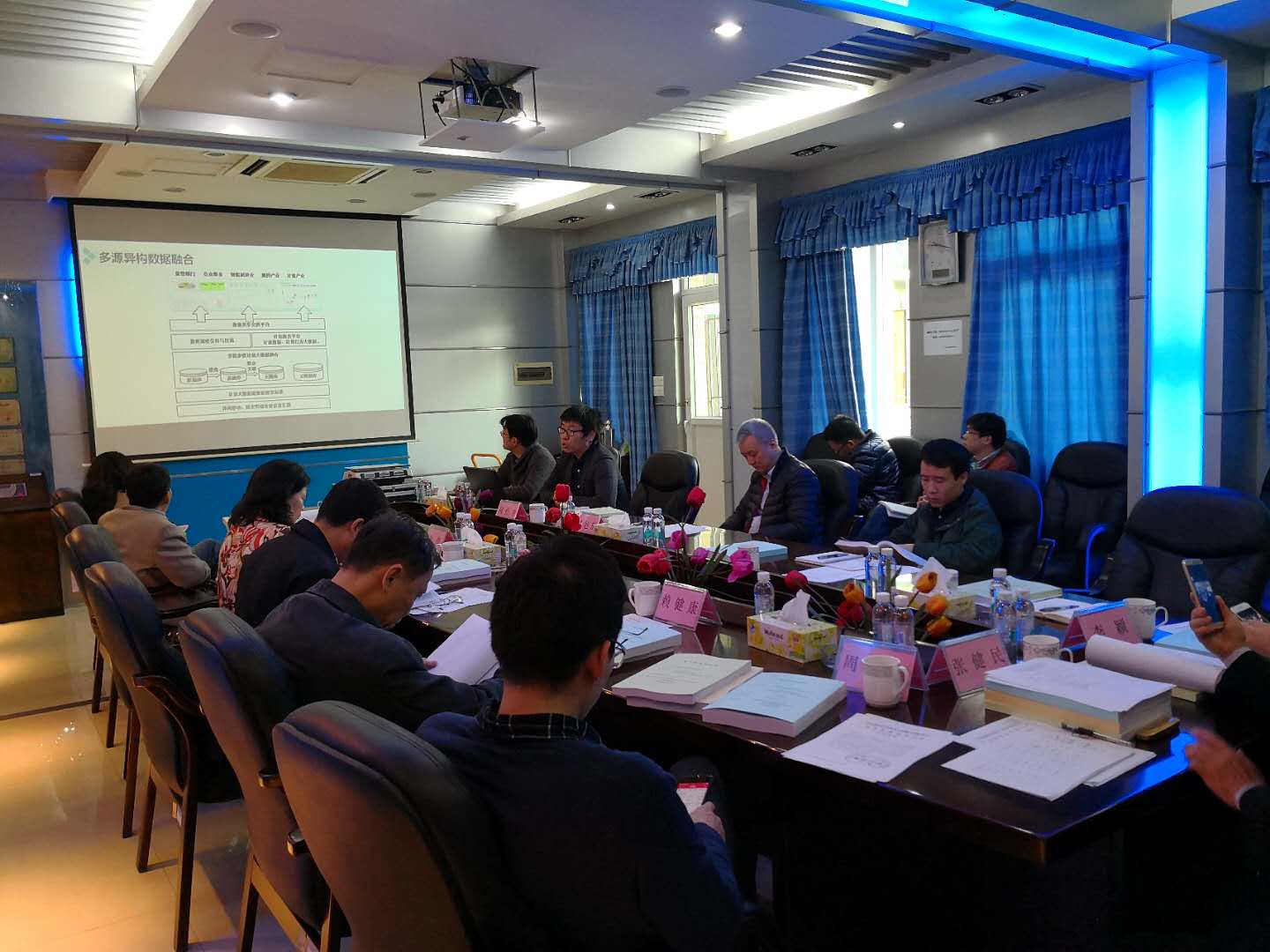 　　應廣東省計量科學研究院/廣東省現(xiàn)代幾何與力學計量技術重點實驗室申請，2017年12月27日，廣州市儀器儀表學會、廣東省測量控制技術與裝備應用促進會聯(lián)合在廣東廣州組織并主持由廣東省計量科學研究院/廣東省現(xiàn)代幾何與力學計量技術重點實驗室完成的《廣東省計量大數(shù)據(jù)應用系統(tǒng)研究與應用》、《數(shù)字指示秤作弊檢測平臺研究與應用》兩項目科技成果鑒定會。  (圖片來自廣州市儀器儀表學會) 　　鑒定會由廣州市儀器儀表學會、廣東省測量控制技術與裝備應用促進會秘書長張健民高工主持，推選由華南理工大