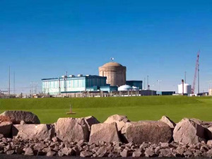 
            	12月21日，美國佐治亞州由五人組成的公用事業(yè)監(jiān)管機(jī)構(gòu)表示，該機(jī)構(gòu)一致投票決定，繼續(xù)建造仍在建設(shè)中的兩座核反應(yīng)堆，盡管該項(xiàng)目已拖延數(shù)年并超支數(shù)十億美元。位于奧古斯塔南部的Vogtle核電站的兩座新反應(yīng)堆，將是自1978年以來首次在美國范圍內(nèi)投入使用的新反應(yīng)堆