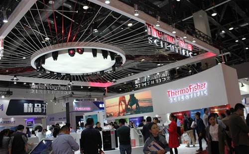 
            	賽默飛世爾科技(以下簡稱：賽默飛)是科學(xué)服務(wù)領(lǐng)域的世界領(lǐng)導(dǎo)者，也是全球生命科學(xué)領(lǐng)域的“標桿”企業(yè)。中國作為賽默飛最重要的市場之一，其始終秉持“扎根中國、服務(wù)中國”的發(fā)展戰(zhàn)略，不斷鞏固自身實力并深化其在中國市場的布局與投入