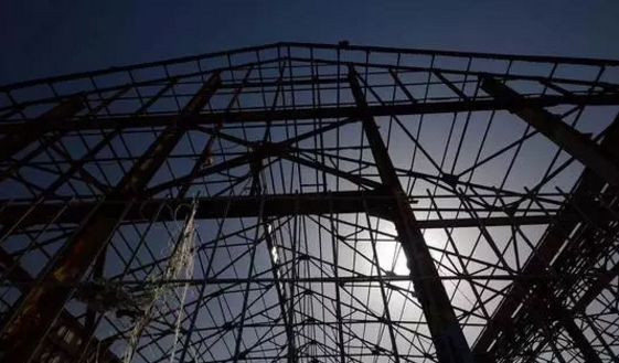 可靠性差是我國(guó)電網(wǎng)存在的突出問(wèn)題。停電時(shí)間明顯高于國(guó)外平均水平，總體看，近年停電時(shí)長(zhǎng)是美國(guó)的3-5倍左右