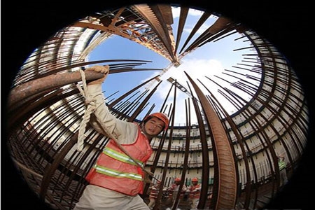 ?關(guān)于董明珠“造車”話題，最近媒體關(guān)注比較多。不過(guò)9月18日晚間，格力電器發(fā)布公告，澄清“造車”傳聞：公司及公司高管團(tuán)隊(duì)從未就入股事宜與天津一汽夏利進(jìn)行磋商，也未前往并入駐天津一汽夏利，未就入股事宜與天津一汽夏利達(dá)成過(guò)任何一致意見(jiàn)