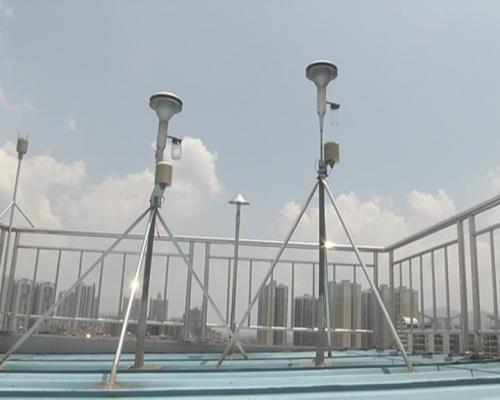 　　記者日前從北京順義區(qū)“兩會”獲悉，2017年，順義區(qū)空氣質(zhì)量明顯改善，全年P(guān)M2.5平均濃度同比下降20%，優(yōu)良天氣增加21天，連續(xù)8個月濃度為近5年最低。  (圖片來自網(wǎng)絡(luò)，侵刪) 　　這得益于順義實行的環(huán)保網(wǎng)格制度