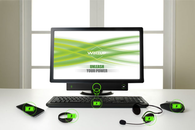 若能使用無線充電技術(shù)為附近所有電子設(shè)備充電，那實在比插座方便太多了，美國聯(lián)邦傳播委員會(FCC)最近終于批準(zhǔn)了第一個“長距離”無線充電技術(shù)認(rèn)證，是連蘋果公司都看好的無線充電開發(fā)商 Energous 旗下充電產(chǎn)品 WattUp Mid Field，最多可在 1 米范圍內(nèi)傳輸電力。

你眼前看得到的所有小型電子設(shè)備如手機(jī)、平板電腦、健身追蹤器、智能手表、無線鍵盤、無線鼠標(biāo)等，以后可能不必再“東拉西扯”各種充電線了，一種長距離充電技術(shù)現(xiàn)在已經(jīng)獲得美國官方機(jī)構(gòu)認(rèn)證