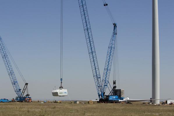 
            	歐洲復(fù)興開(kāi)發(fā)銀行日前表示，將為土耳其工業(yè)發(fā)展銀行提供總計(jì)8500萬(wàn)美元貸款，助其發(fā)展風(fēng)電、能效等可再生能源項(xiàng)目。土耳其工業(yè)發(fā)展銀行表示，可持續(xù)投資已經(jīng)占銀行貸款業(yè)務(wù)組合的60％左右