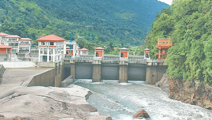 
            	　　尼泊爾能源部日前發(fā)布公告稱，2017年，尼泊爾新增水電裝機(jī)容量達(dá)到150兆瓦，累計(jì)新建16個(gè)水電站?！　【唧w來(lái)說(shuō)，2017年新建的水電站包括UpperMarshyangdi-AHydroelectric水電站項(xiàng)目，裝機(jī)容量為50兆瓦，以及15個(gè)小型水電站，裝機(jī)容量累計(jì)約100兆瓦