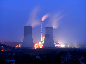 
            	2017年12月26日，國(guó)家能源局召開(kāi)2018年全國(guó)能源工作會(huì)議，部署了2018年能源重點(diǎn)工作任務(wù)。其中包括：聚焦煤炭和煤電，深入推進(jìn)供給側(cè)結(jié)構(gòu)性改革，堅(jiān)決奪取煤炭去產(chǎn)能任務(wù)決定性勝利，大力化解煤電過(guò)剩產(chǎn)能