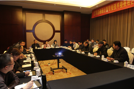 　　日前，江蘇省通訊計(jì)量專業(yè)技術(shù)委員會(huì)2017年年會(huì)暨脈沖參數(shù)比對總結(jié)會(huì)在江蘇泰州市召開，專委會(huì)委員、參比單位技術(shù)專家共計(jì)40余人參加，江蘇計(jì)量院也參加了此次會(huì)議。  圖為會(huì)議現(xiàn)場