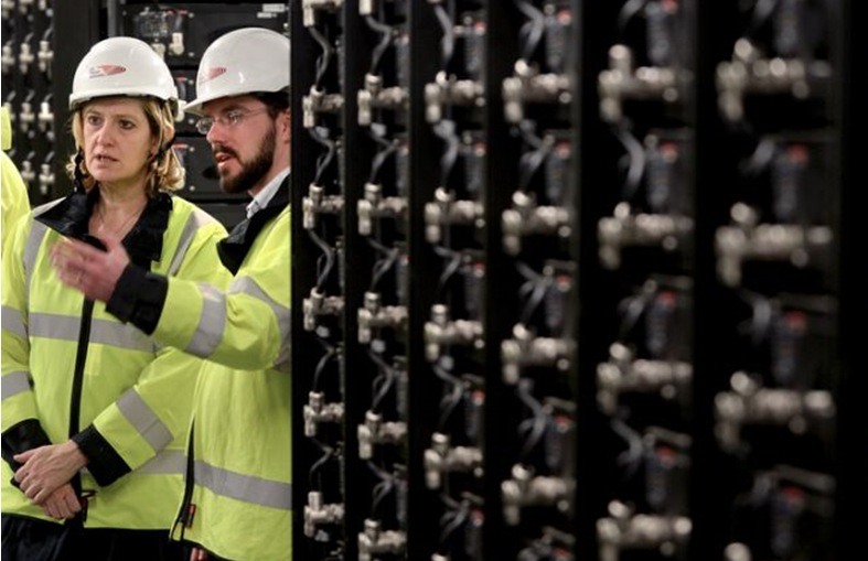 
	中國(guó)儲(chǔ)能網(wǎng)訊：日前，英國(guó)多黨派議會(huì)集團(tuán)(APPG)表示，英國(guó)電池儲(chǔ)能市場(chǎng)到2021年可能擁有12吉瓦的容量。


	


	這個(gè)報(bào)告由英國(guó)可再生能源協(xié)會(huì)（REA）和英國(guó)多黨派議會(huì)集團(tuán)(APPG)共同撰寫(xiě)，該集團(tuán)由英國(guó)的上議院和下議院成員組成