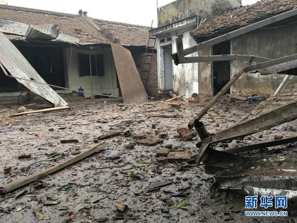 
            	這是1月3日在越南北部北寧省拍攝的爆炸現(xiàn)場(chǎng)。該省一廢品收購(gòu)點(diǎn)3日清晨發(fā)生爆炸，造成2名兒童死亡，6人受傷
