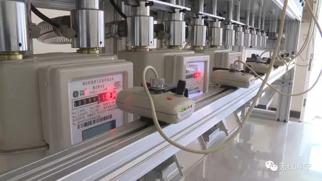 　　12月21日至24日，華東國家計(jì)量測試中心《采用抽樣統(tǒng)計(jì)的方法開展燃?xì)獗磔啌Q期限的研究》課題組組成兩支調(diào)研隊(duì)，分別赴遼寧、重慶相關(guān)企業(yè)開展調(diào)研。 (圖片來自睢寧廣電) 　　《采用抽樣統(tǒng)計(jì)的方法開展燃?xì)獗磔啌Q期限的研究》課題由國家質(zhì)檢總局計(jì)量司下達(dá)，華東國家計(jì)量測試中心具體承擔(dān)，該課題旨在借鑒國際先進(jìn)經(jīng)驗(yàn)，研究我國現(xiàn)有燃?xì)獗碇圃旒夹g(shù)和產(chǎn)品現(xiàn)狀，為采用統(tǒng)計(jì)抽樣方法開展燃?xì)獗碛?jì)量管理提供理論和方法支撐