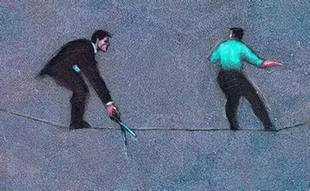 
            	“儀商匯”企業(yè)研究院認(rèn)為廠商與渠道之間的零和博弈是兩敗俱傷的事情，因此必須站在全行業(yè)發(fā)展的高度去破解這個(gè)難題。中國儀器儀表行業(yè)協(xié)會(huì)代理商分會(huì)是目前國內(nèi)唯一關(guān)注儀器發(fā)展的組織，針對(duì)國產(chǎn)儀器廠商、渠道商的發(fā)展在渠道下沉、品牌建設(shè)、資源對(duì)接、售后培訓(xùn)、資質(zhì)征信等多方面做了大量的工作，鑒于此“儀商匯”企業(yè)研究院提出以下建議：1、內(nèi)強(qiáng)素質(zhì)，外塑形象對(duì)于儀器生產(chǎn)企業(yè)而言，必須樹立強(qiáng)勢的企業(yè)文化，完善自身的管理能力、營銷能力，加強(qiáng)團(tuán)隊(duì)協(xié)作精神，對(duì)所有外派的區(qū)域經(jīng)理要有一套規(guī)范、統(tǒng)一的工作方式