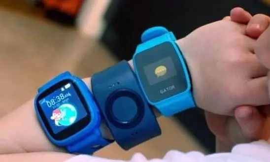 
            	現(xiàn)實(shí)中扎針、喂藥、猥褻，孩童受侵害事件接二連三被爆出后，影業(yè)里《素媛》、《嘉年華》、《熔爐》等虐兒題材的影視作品異?；鸨？梢?jiàn)孩子永遠(yuǎn)是父母的天使，任何與孩子相關(guān)的事件，都會(huì)引起父母的關(guān)注和重視