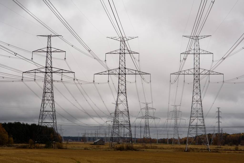 
            	　　據(jù)印度最大的私營電網(wǎng)運營商Sterlite稱，印度將每年花費100億美元用于新輸電線路，以滿足服務(wù)不足地區(qū)不斷增長的需求?！　terlite輸電公司首席執(zhí)行官PratikAgarwal表示，印度缺乏足夠的輸電基礎(chǔ)設(shè)施來將其發(fā)電能力增加到新興的消費領(lǐng)域