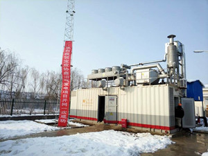 
            	1月2日，寶應(yīng)協(xié)鑫運(yùn)東沼氣發(fā)電項(xiàng)目成功并網(wǎng)，這是協(xié)鑫智慧能源首個(gè)生活垃圾填埋氣體綜合利用項(xiàng)目，填補(bǔ)了沼氣發(fā)電業(yè)態(tài)的空白。據(jù)悉，寶應(yīng)協(xié)鑫運(yùn)東沼氣發(fā)電項(xiàng)目位于江蘇省揚(yáng)州市寶應(yīng)縣望直港鎮(zhèn)大樹村，總裝機(jī)1兆瓦，分兩期建設(shè)