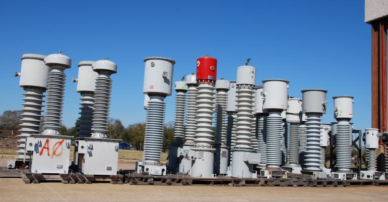 
            	　　國際第二大市場研究機構(gòu)MarketsandMarkets日前發(fā)布互感器研究報告稱，2017年，全球互感器市場收益約為73.2億美元，預(yù)計到2022年將增至90.6億美元，期間年復(fù)合增率約為4.35%。　　報告中認(rèn)為，電力需求增加、全球替代能源發(fā)展迅速、技術(shù)改革、老化的基礎(chǔ)設(shè)施翻新以及不斷增長的全球智能電網(wǎng)和能源系統(tǒng)投資是促進互感器市場穩(wěn)定增長的主要因素