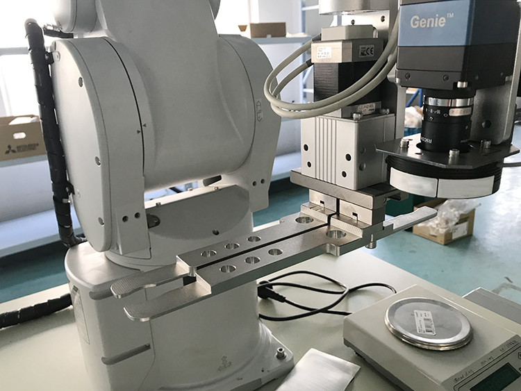 　　“計(jì)量”作為制造業(yè)的基礎(chǔ)，是解決產(chǎn)品及制造過程中“不可見”質(zhì)量問題的關(guān)鍵。 隨著“中國(guó)制造2025”計(jì)劃的提出，浙江省計(jì)量院主動(dòng)作為，積極融入“機(jī)器人智能時(shí)代”，打造“智慧計(jì)量”