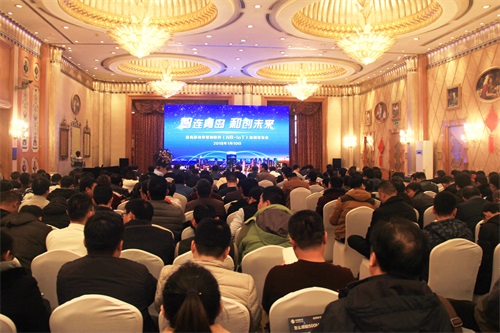 　　2018年1月10日，中國移動青島分公司在頤中皇冠假日酒店召開“智聯青島和創(chuàng)未來”窄帶物聯網(NB-IoT)商用發(fā)布會，宣布新一代物聯網在山東青島的全面商用。青島市經濟與信息化委員會副主任卞成，中國移動青島分公司副總經理徐智江出席發(fā)布會并致辭