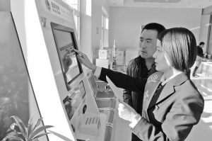 　　 “我們上個月生產(chǎn)獲得節(jié)電降耗力率電費獎勵509元。你們安裝的用電數(shù)據(jù)終端真是幫了大忙