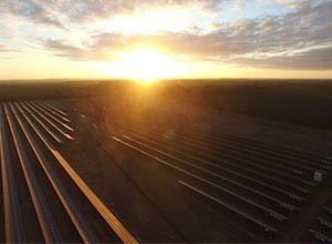 
            	倫敦的布魯內(nèi)爾大學(xué)發(fā)明出一種輕質(zhì)且耐用的纖維用于連接海洋中的波浪能設(shè)備。布魯內(nèi)爾大學(xué)發(fā)明了由玄武巖纖維增強的再生鋁制成的Basaltium連接器，由實驗技術(shù)中心和布魯內(nèi)爾先進凝固技術(shù)中心開發(fā)