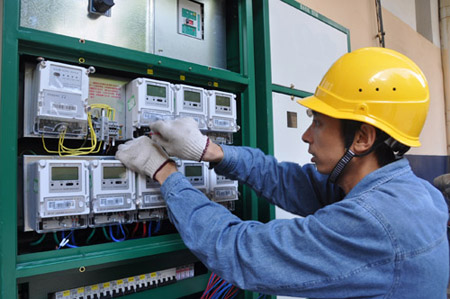 　　自2013年以來，安徽馬鞍山市和縣開創(chuàng)性地將“民用四表”(電能表、水表、燃氣表、熱量表)首次檢定納入住宅小區(qū)綜合驗收內容，維護了計量公正，保障了民生計量，讓轄區(qū)廣大群眾“安心使用、放心結算”。  (圖片來自川大科技園職業(yè)技能學院) 　　“首檢”謀劃有高度