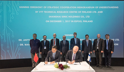 　　芬蘭當?shù)貢r間2017年12月1日，中國科學院上海微系統(tǒng)與信息技術研究所所長王曦院士代表上海新微科技集團，與芬蘭國家技術研究中心(VTT Technical Research Centre of Finland)簽署戰(zhàn)略合作協(xié)議。  　　VTT成立于1942年，是北歐地區(qū)最大的綜合研究機構，其主要研究方向包括應用材料、數(shù)字信息系統(tǒng)、電子和通訊業(yè)、機械和汽車、生物技術、制藥等