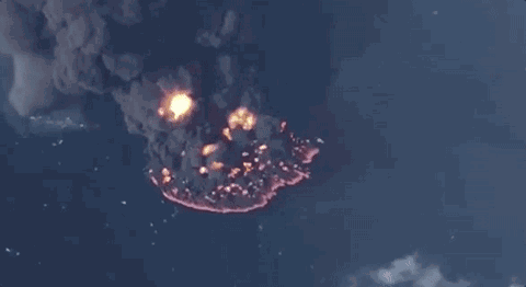 
            	2018年1月6日20時許，巴拿馬籍“SANCHI”（桑吉）油輪與香港籍散貨輪“CF CRYSTAL”（長峰水晶）在長江口以東約160海里發(fā)生碰撞，碰撞造成裝有凝析油的“SANCHI”油輪起火。14日中午，燃燒了多天的“桑吉”輪突然發(fā)生爆燃，全船劇烈燃燒，火焰達到800至1000米左右，煙柱達3000多米