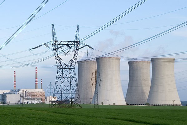 
            	全球最大的石油出口商沙特阿拉伯將于今年底授予國內(nèi)首個核電站建設(shè)合同。目前，沙特阿拉伯已經(jīng)收到了來自中國、法國、美國、韓國和俄羅斯關(guān)于兩座核反應(yīng)堆的EPC競標(biāo)書