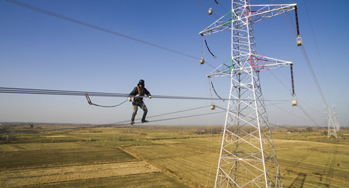 　　自2017年7月起，國網(wǎng)青海省電力公司狠抓線損基礎(chǔ)數(shù)據(jù)質(zhì)量，持續(xù)開展源端數(shù)據(jù)治理，有效地推進同期線損系統(tǒng)建設(shè)及應(yīng)用工作。截至1月15日，通過監(jiān)測指標顯示，公司12月份同期“四分”線損達標率較2017年上半年均顯著提高