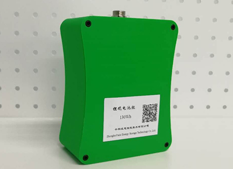 
	中國(guó)儲(chǔ)能網(wǎng)訊：近日，中國(guó)科學(xué)院大連化學(xué)物理研究所研究員陳劍帶領(lǐng)的科研團(tuán)隊(duì)在鋰硫二次電池技術(shù)研發(fā)中取得新進(jìn)展。經(jīng)第三方權(quán)威機(jī)構(gòu)測(cè)試，新研制的能量型鋰硫二次電池的比能量達(dá)到609Wh/kg，刷新了二次電池比能量的記錄