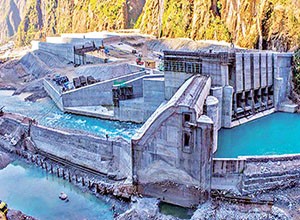 
            	近日，由尼泊爾政府和韓國政府聯(lián)合合作，通過經(jīng)濟(jì)發(fā)展公司基金資助Chameliya水電項目，目前已經(jīng)為尼泊爾國家電網(wǎng)增加了15兆瓦的電力。該水電項目負(fù)責(zé)人表示，“該項目裝機(jī)容量為30兆瓦，其中15兆瓦已于上周五下午與尼泊爾電力局國家輸電線路同步