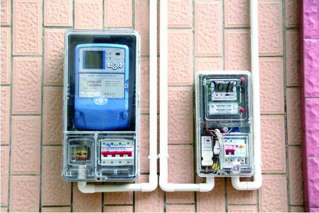 　　應(yīng)上級(jí)領(lǐng)導(dǎo)、各級(jí)部門(mén)的指示，在多方人士的共同配合努力之下，云南黃茅嶺供電所攀枝花鄉(xiāng)片區(qū)中心村低壓集抄改造工作順利完成。  (圖片來(lái)自網(wǎng)絡(luò)，侵刪) 　　2016年12月2日國(guó)務(wù)院印發(fā)了《“十三五”脫貧攻堅(jiān)規(guī)劃》