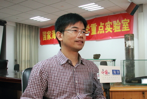 　　2015年12月，“向陽(yáng)紅10號(hào)”船將搭載我國(guó)最新自主研制的4500米級(jí)深海資源勘查系統(tǒng)(AUV)“潛龍二號(hào)”前往西南印度洋我國(guó)多金屬硫化物勘探合同區(qū)進(jìn)行試驗(yàn)性應(yīng)用與航次勘查工作。來(lái)自國(guó)家海洋局第二研究所的張金輝教授級(jí)高工作為“潛龍二號(hào)”項(xiàng)目副總師、探測(cè)系統(tǒng)研制課題組組長(zhǎng)對(duì)“潛龍二號(hào)”傾注了大量的心血