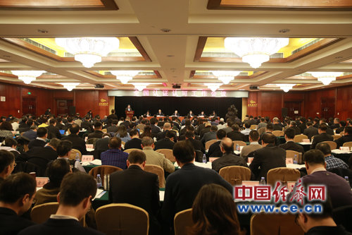 
            	1月16日，2018年全國認(rèn)證認(rèn)可工作會議召開，國家認(rèn)監(jiān)委實驗室與檢測監(jiān)管部主任介紹稱，2014年以來國家認(rèn)監(jiān)委已先后批準(zhǔn)14個區(qū)域開展檢驗檢測認(rèn)證公共服務(wù)示范區(qū)，目前，“示范區(qū)內(nèi)”平均每個檢驗檢測機構(gòu)年度營業(yè)收入達到2470萬元，是全國平均水平的3.98倍。(國家認(rèn)監(jiān)委供圖)據(jù)了解，目前被批準(zhǔn)建立檢驗檢測認(rèn)證公共服務(wù)示范區(qū)的區(qū)域有上海靜安區(qū)(原閘北區(qū))、浙江寧波國家高新區(qū)、江蘇蘇州吳中區(qū)、重慶兩江新區(qū)、北京中關(guān)村國家自主創(chuàng)新示范區(qū)、上海市浦東新區(qū)、江蘇無錫錫山區(qū)、河北承德雙灤