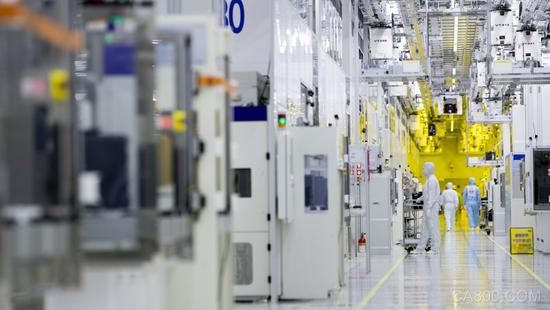 
                    
	（原標題：Report: Samsung's AI chips may outsmart Apple and Huawei's in H2 2018）


	據(jù)Android Authority網(wǎng)站報道，三星即將完成其首款人工智能（AI）芯片（或稱神經(jīng)處理單元(NPU)）的開發(fā)工作。這些芯片將應(yīng)用在其即將推出的旗艦智能手機上，并有助于將其手機與競爭對手區(qū)分開來