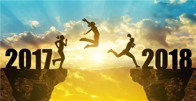 
                    
	5G時代加速來臨，人工智能、共享經(jīng)濟嵌入人們?nèi)粘Ｉ?，知識付費迎來產(chǎn)業(yè)爆發(fā)期，自媒體行業(yè)洗牌在即，“直播+”開啟行業(yè)下半場，網(wǎng)聯(lián)登場規(guī)范互聯(lián)網(wǎng)金融，互聯(lián)網(wǎng)慈善進入監(jiān)管元年。2017年，這些曾經(jīng)的猜想，在發(fā)展中被一一印證，在網(wǎng)絡(luò)中、生活里次第綻放