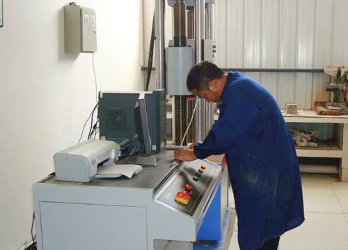 　　1月3日，新疆計(jì)量院流量二所受理了一起居民燃?xì)獗硗对V事件。據(jù)燃?xì)獗碛脩舴从?，自家使用的壁掛爐供暖，每年購(gòu)氣量在2000方左右，但近期燃?xì)夤靖嬷脩粜柩a(bǔ)交15000方燃?xì)赓M(fèi)用20550元，對(duì)此用戶表示很不理解，最終和燃?xì)夤緟f(xié)商對(duì)此燃?xì)獗磉M(jìn)行送檢，由計(jì)量部門檢測(cè)后再做決定