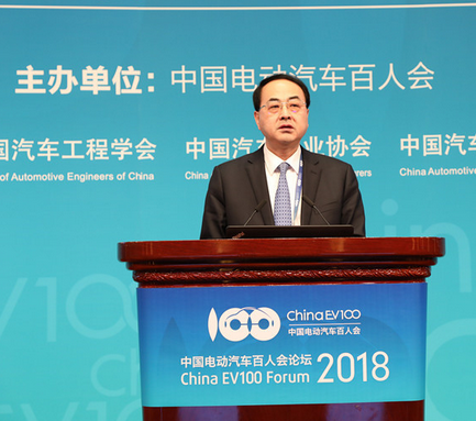 
	尊敬的各位領(lǐng)導(dǎo)，企業(yè)界的各位同仁，女士們，先生們，朋友們，大家下午好！首先，我代表中國中車向各位領(lǐng)導(dǎo)、各位同仁、各界朋友長期以來對中國中車的關(guān)心、支持和幫助表示衷心的感謝。今天我也非常榮幸有這樣一個機會與各位領(lǐng)導(dǎo)、各界朋友共同分享中車新能源汽車產(chǎn)業(yè)的發(fā)展經(jīng)驗、發(fā)展模式、發(fā)展成果和發(fā)展思考