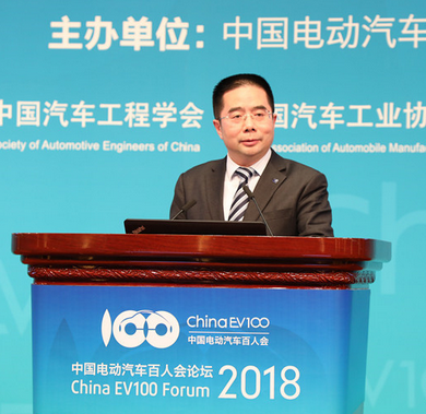 
	尊敬的各位領(lǐng)導(dǎo)，各位嘉賓，媒體的朋友們，很高興參加今天的論壇，與各位領(lǐng)導(dǎo)、業(yè)界朋友和嘉賓一起探討中國汽車行業(yè)發(fā)展方向，推動新能源汽車高質(zhì)量發(fā)展。


	


	長安汽車董事長：張寶林



	2017年，長安汽車銷售287.2萬輛，排名中國汽車集團第四