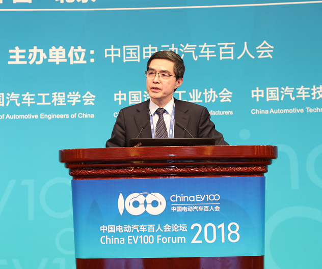 
	尊敬的徐部長、陳清泰理事長，各位同行，大家下午好！我代表國家重點研發(fā)計劃新能源汽車重點專項總體專家組，從技術(shù)角度對電動汽車的進展做一個評估和展望。新能源汽車重點研發(fā)專項專家組今年會推出年度技術(shù)進展評估，包括電動汽車各方面，也會有書面材料，屆時將借助百人會來發(fā)布