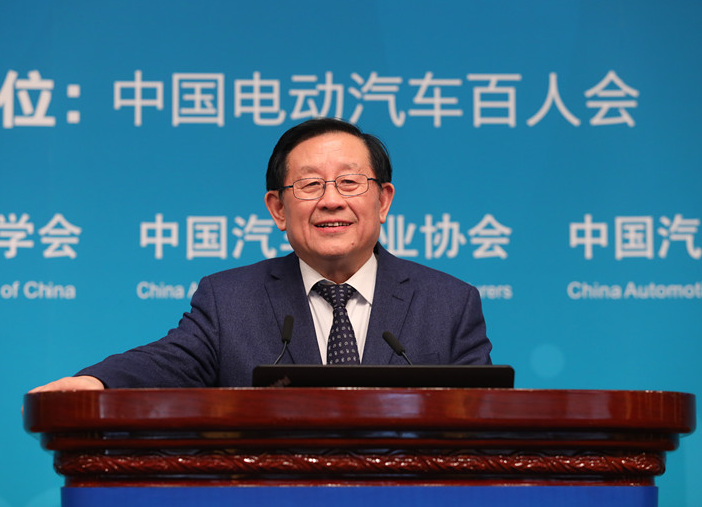 
	尊敬的清泰主任、冠華院士，各位同志們、朋友們，大家下午好！一年一度再次相聚在百人會的論壇。今天上午有幸陪同我們尊敬的老領(lǐng)導(dǎo)嵐清同志一一考察了各位創(chuàng)新的成果，年年來、年年看，確實給我們以極大的振奮，整車、零部件齊頭發(fā)展，質(zhì)量越來越好，越來越引人注目，越來越適合于市場的需求