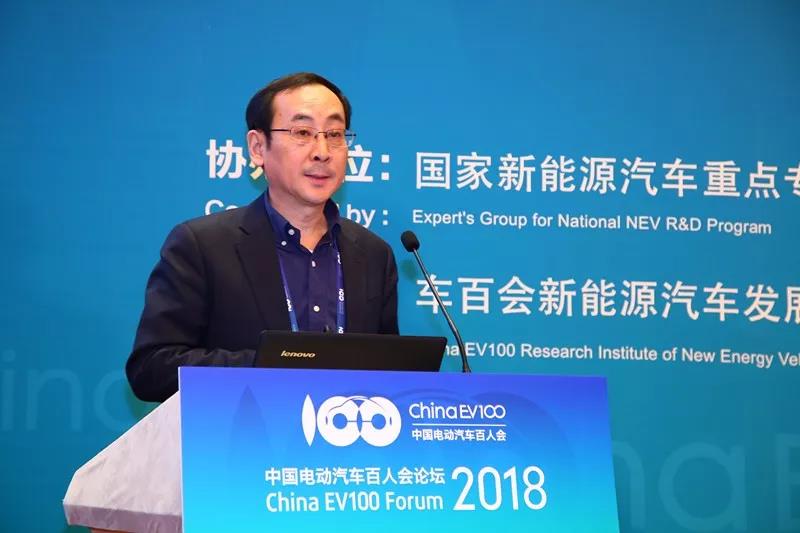 
	尊敬的徐部長(zhǎng)、干院士，各位來(lái)賓，大家上午好！我是中國(guó)汽車(chē)工程學(xué)會(huì)張進(jìn)華。學(xué)會(huì)和我本人在燃料電池方面是積極推動(dòng)者