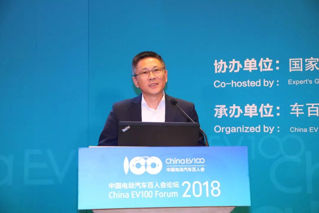 
	我是孚能科技的王瑀，非常感謝組委會(huì)邀請(qǐng)我們?cè)谶@里做一個(gè)專(zhuān)題報(bào)告。我今天講的題目是動(dòng)力鋰離子電池產(chǎn)業(yè)的機(jī)遇與挑戰(zhàn)，介紹一下為什么做新能源汽車(chē)這個(gè)背景