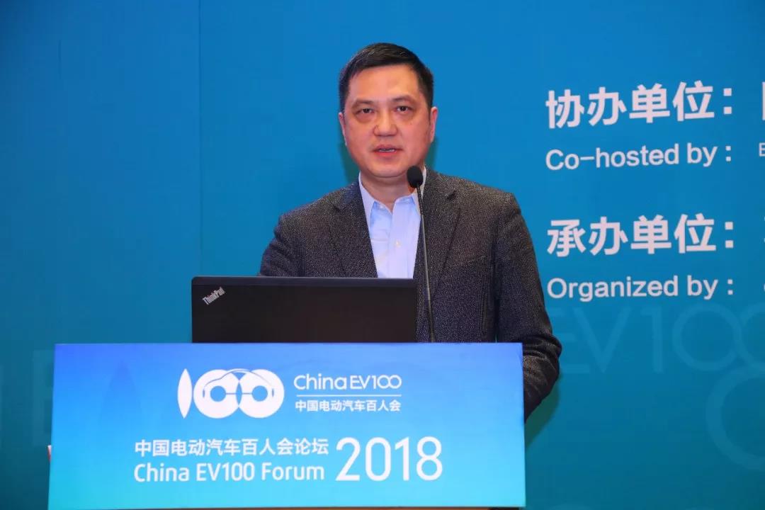 
	非常榮幸今天能夠再次有機(jī)會(huì)在百人會(huì)這樣的場(chǎng)合介紹三星公司的狀況，以及我們對(duì)電動(dòng)汽車(chē)的認(rèn)識(shí)和發(fā)展趨勢(shì)。作為最后一個(gè)演講嘉賓，我知道大家的希望，希望我能夠抓緊時(shí)間，說(shuō)點(diǎn)干貨，我們現(xiàn)在就開(kāi)始