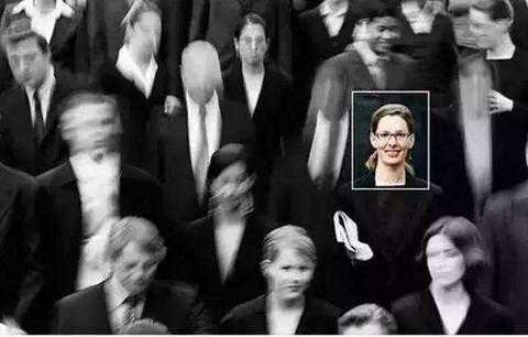 
                    
	今天我們來預測幾個，很可能在2018年進入我們眼簾的“人工智能負能量”。


	 


	一、人工智能倫理問題開始出現(xiàn)個案 


	2017年1月，在加利福尼亞州阿西洛馬舉行的Beneficial Al會議上，近千名人工智能相關(guān)領(lǐng)域的專家，聯(lián)合簽署了著名的《阿西洛馬人工智能23條原則》