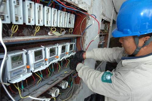 　　近日，寧夏計量質(zhì)量檢驗檢測研究院(以下簡稱寧夏計質(zhì)院)受寧夏回族自治區(qū)質(zhì)量技術(shù)監(jiān)督局委派，承擔(dān)并完成了2018年第1季度區(qū)內(nèi)水表、電能表、農(nóng)用薄膜及滴灌帶四個產(chǎn)品的國家監(jiān)督抽查抽樣任務(wù)。  　　元月3日接到抽查抽樣任務(wù)后，寧夏計質(zhì)院迅速制定了《寧夏計質(zhì)院2018年第1季度國抽實施方案》，對抽樣人員進行專項培訓(xùn)，學(xué)習(xí)了相關(guān)政策法規(guī)和信息實時回傳系統(tǒng)的操作，確保抽查抽樣工作嚴(yán)謹(jǐn)有序進行
