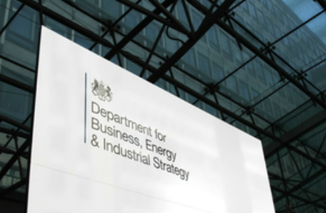 
	中國儲(chǔ)能網(wǎng)訊：為了推動(dòng)儲(chǔ)能技術(shù)發(fā)展，并向低碳經(jīng)濟(jì)轉(zhuǎn)型，英國將在電池技術(shù)研究方面投資2.46億英鎊（合3.2億美元）。


	英國商務(wù)、能源與工業(yè)戰(zhàn)略部部長格雷格·克拉克（Greg Clark）日前宣布將在為期四年的投資周期中對這個(gè)名為“法拉第挑戰(zhàn)（Faraday Challenge）”項(xiàng)目進(jìn)行投資