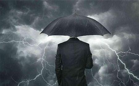 
            	儀器行業(yè)是我國高端裝備制造行業(yè)中的咽喉行業(yè)，在我國經(jīng)歷了近六十年的發(fā)展，無數(shù)的儀器儀表人前赴后繼，又有多少老一輩為此奮斗了終身，為我國的尖端行業(yè)的發(fā)展提供了有效的保障，“儀商匯”企業(yè)研究院僅從儀器儀表行業(yè)發(fā)展的幾個階段進行分析，把握行業(yè)發(fā)展的脈絡(luò)，緊跟時代的步伐?！皟x商匯”企業(yè)研究院認為我國儀器行業(yè)已經(jīng)經(jīng)歷了三個階段的大發(fā)展，即將進入第四個階段，第四階段將是歷史性的、革命性的時代，無數(shù)企業(yè)將面臨降緯打擊，暴風(fēng)雪的前夕，有多少企業(yè)先覺了，又有多少企業(yè)做好了應(yīng)變的準(zhǔn)備了？下面我們就